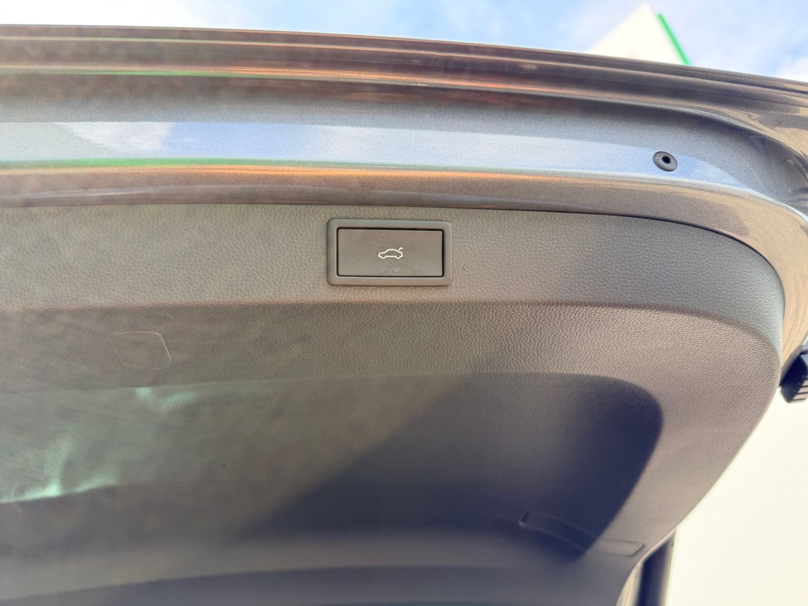 Fahrzeugabbildung SKODA Karoq Tour 1.5 TSI DSG*AHK*360°Cam*behFro*eHeck