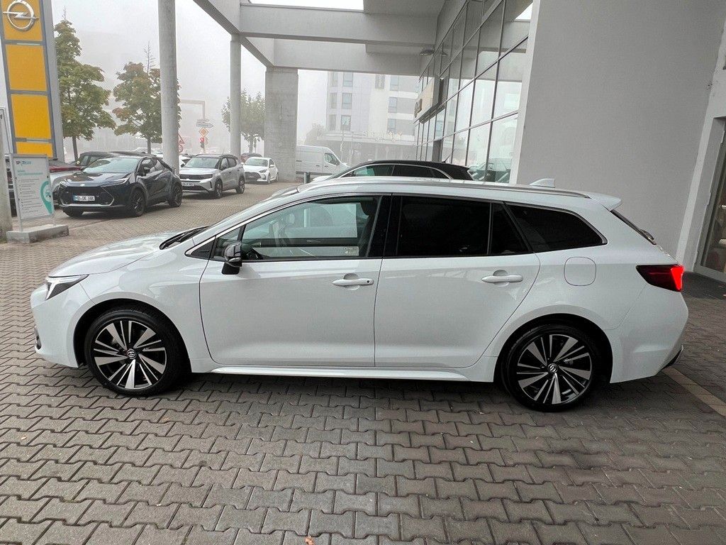 Fahrzeugabbildung Toyota Corolla Touring Sports 2.0 Hybrid Teamplayer