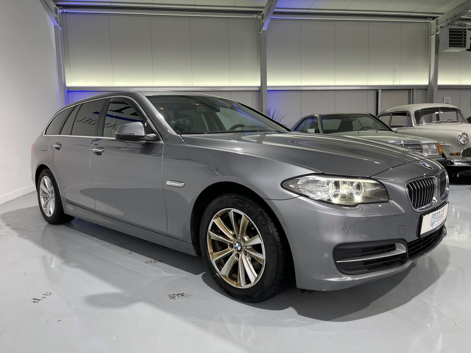 Fahrzeugabbildung BMW 520 d xDrive*LED*Navi*Klima*SHZ*PDC*Pano*