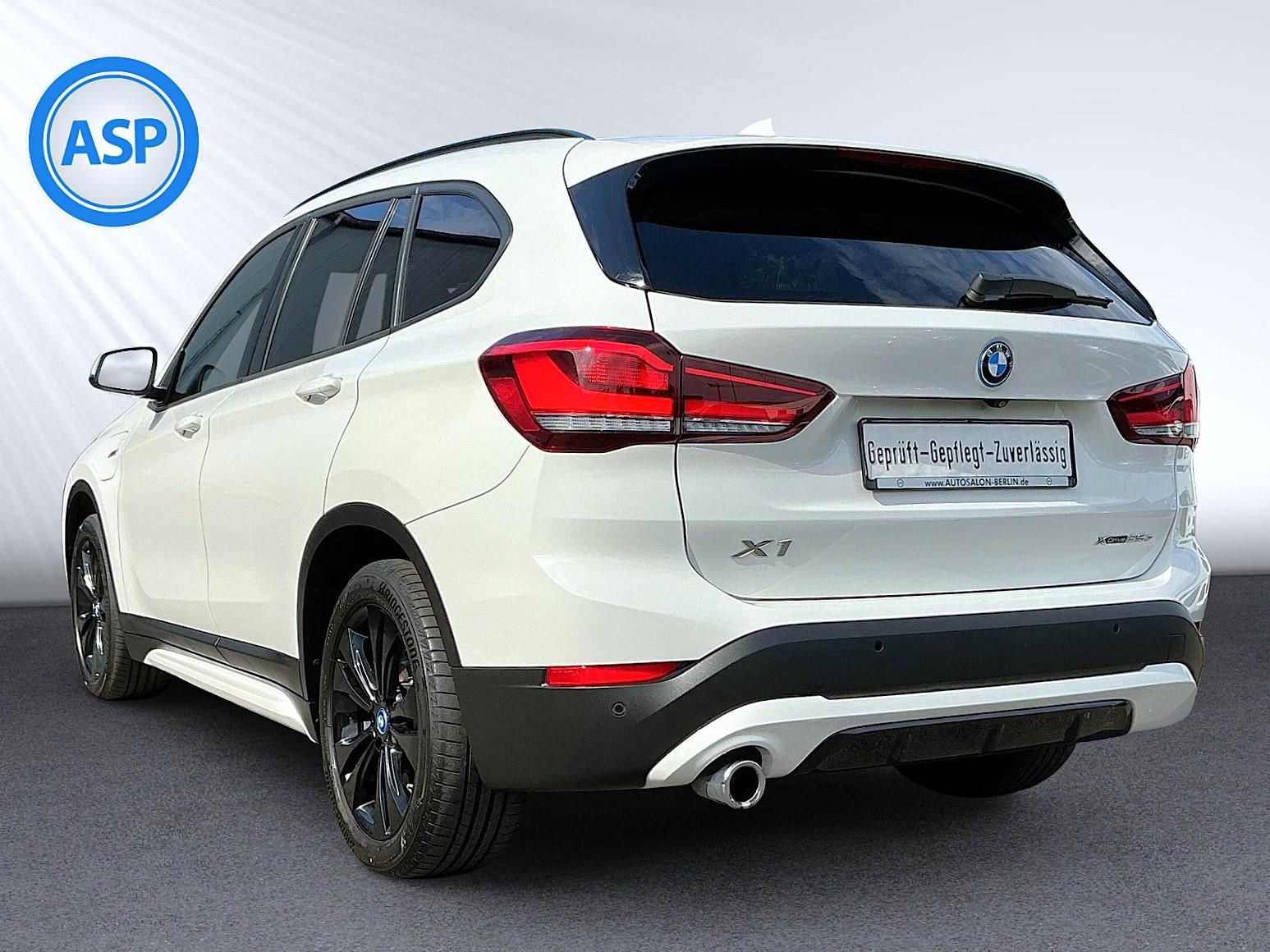 BMW X1 xDrive 25e AUT Sport Line LED PAN NAV PDC RFK imagem 3
