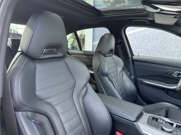 Fahrzeugabbildung BMW 320 d xDrive M Sport ACC 360° H&K Standh 19"
