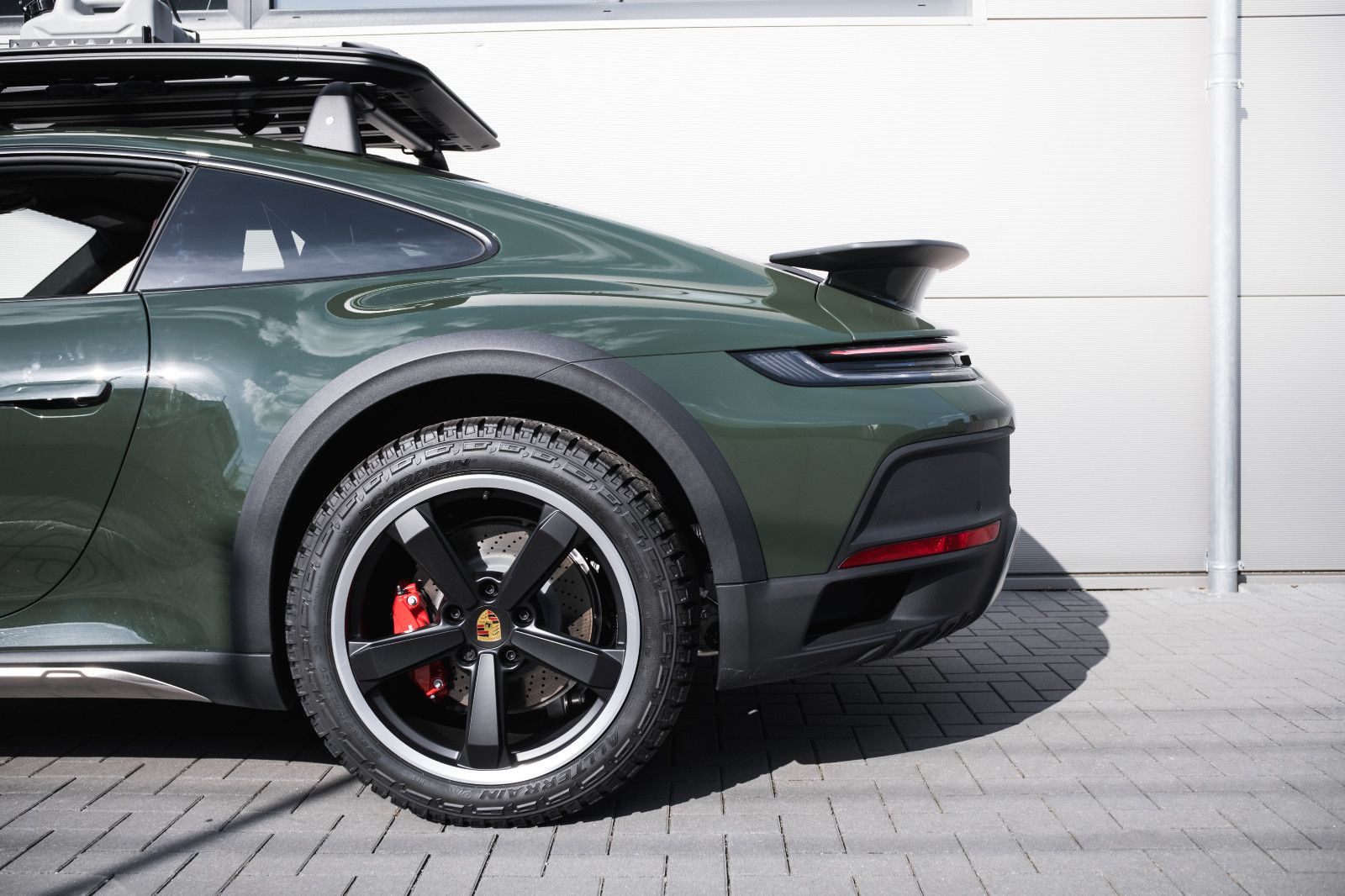 Fahrzeugabbildung Porsche 992/911 DAKAR - PTS Underberggrün-Rallyepaket