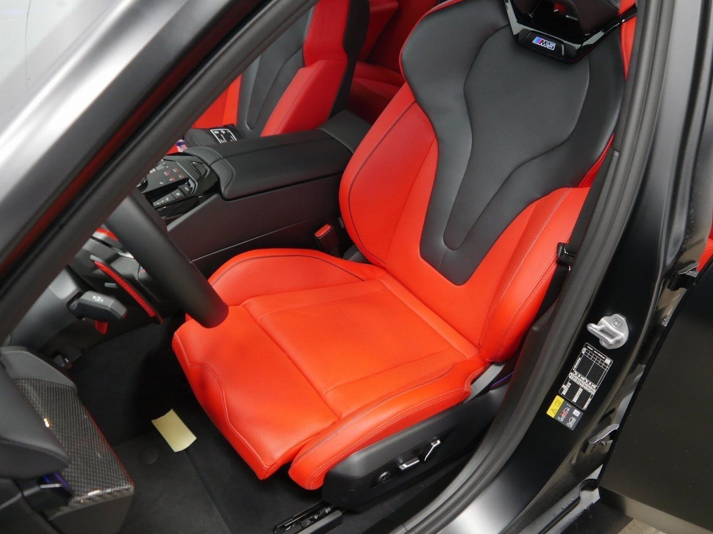 Fahrzeugeinzelansicht 17 Fahrzeugabbildung BMW M5 Limousine |M Carbon-Keramik Bremse |B&W |M Dr