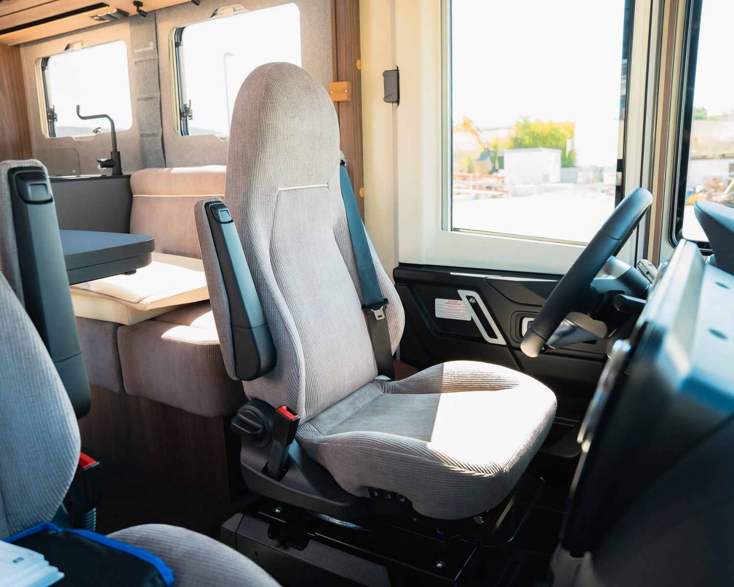 Fahrzeugabbildung Eura Mobil Integra Line 726 EF GT *DELTA / HUBSTÜTZEN*