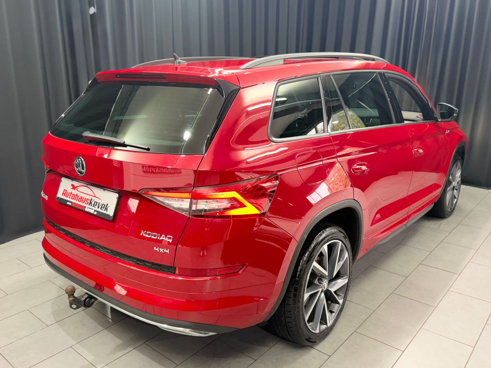 Fahrzeugabbildung SKODA Kodiaq Ambition 4x4|7-SITZER|CANTON|PANO|AHK