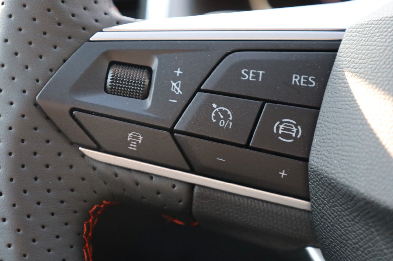 Fahrzeugabbildung SEAT Ateca FR 1.5TSI DSG *PANORAMADACH