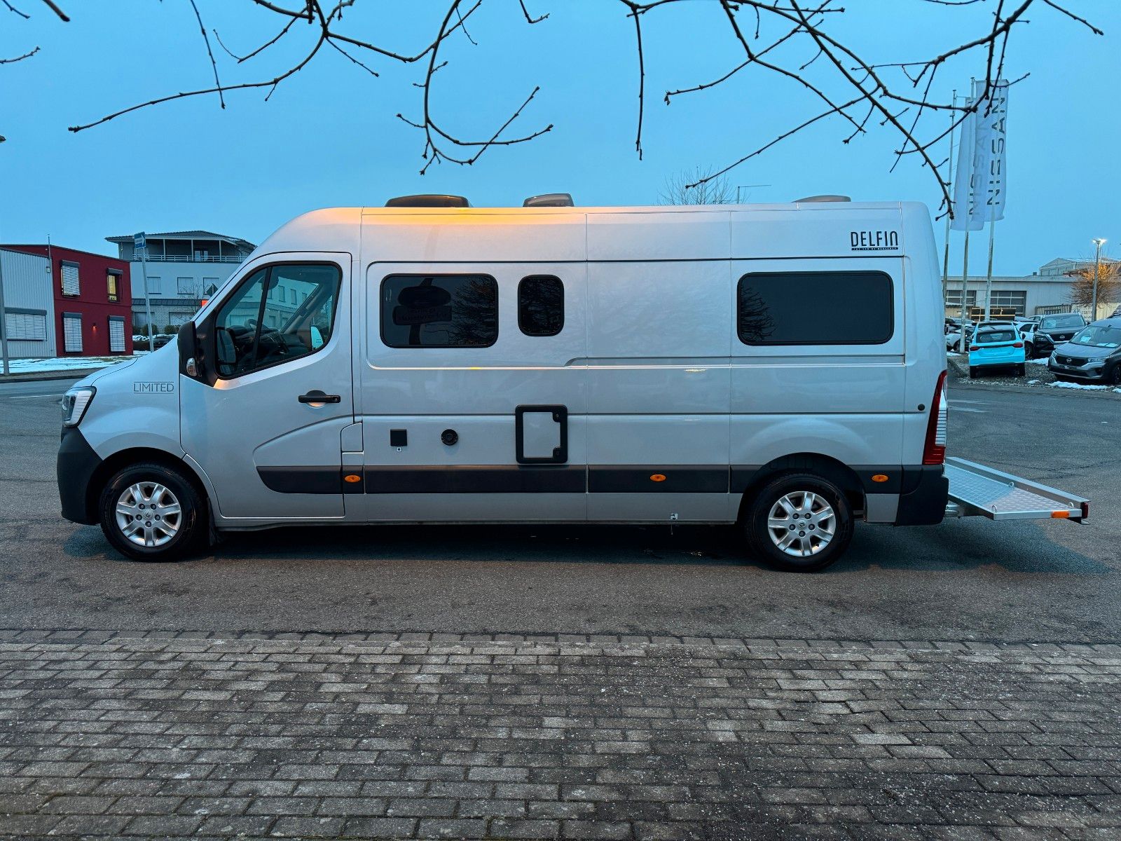 Fahrzeugabbildung Bürstner Delfin C 621 Limited - Garantie - Motorradbühne!