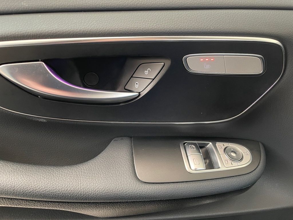 Fahrzeugabbildung Mercedes-Benz V 300 d STYLE lang 7 Sitze 2,5t AHK Sound 360°