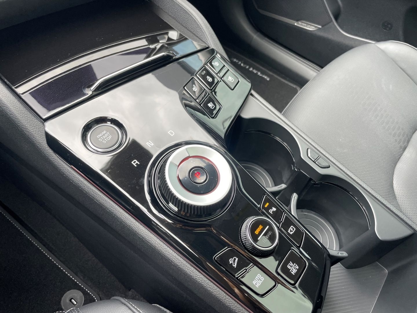 Fahrzeugabbildung Kia Sportage Plug-in Hybrid 4WD 360Kamera LED Panoda