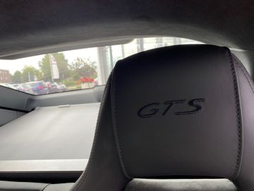 Fahrzeugabbildung Porsche Panamera GTS, PDK, GSD, Navi, Alcantara uvm.