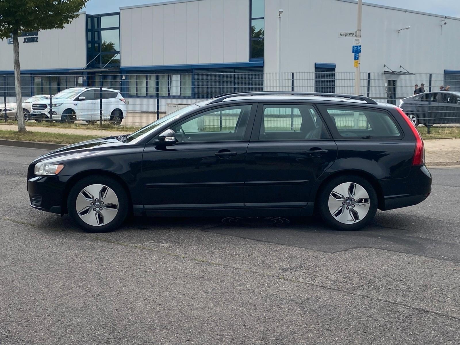 Volvo V50 2009 — rear view
