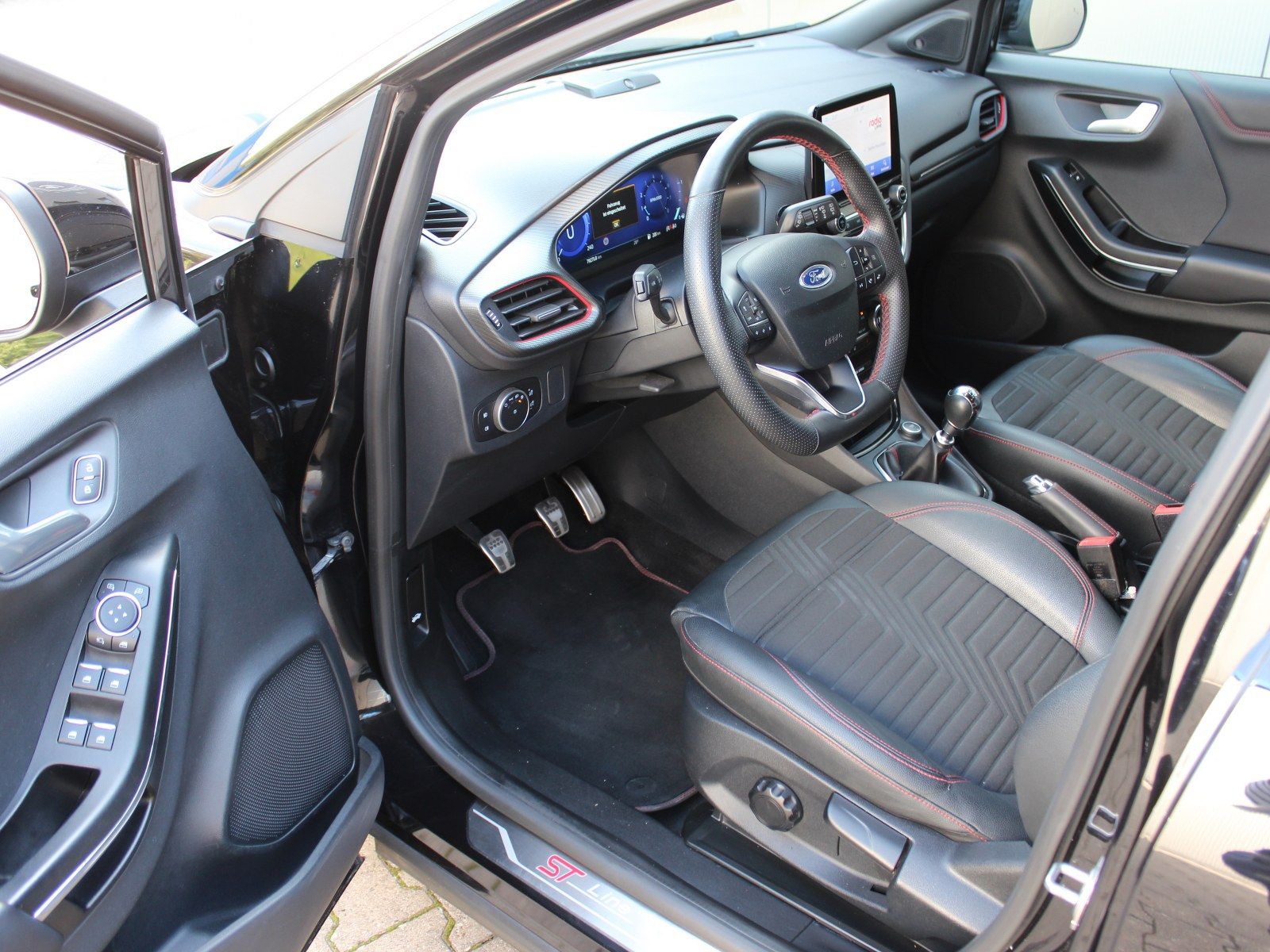 Fahrzeugabbildung Ford Puma ST-Line X 1,0 EcoBoost Mild Hybrid