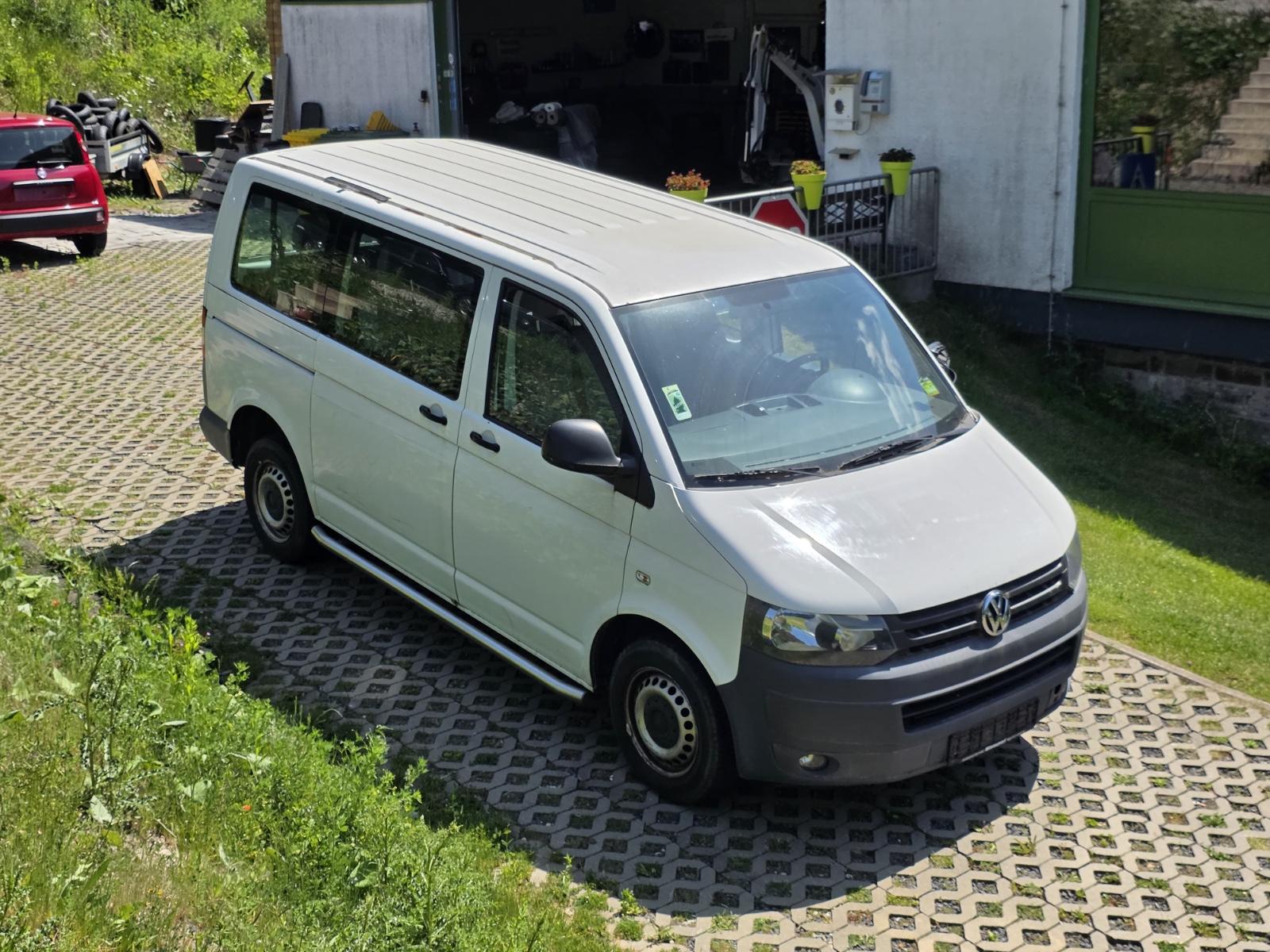 Volkswagen T5 Transporter -Kombi 9 Sitzer Klima sauber