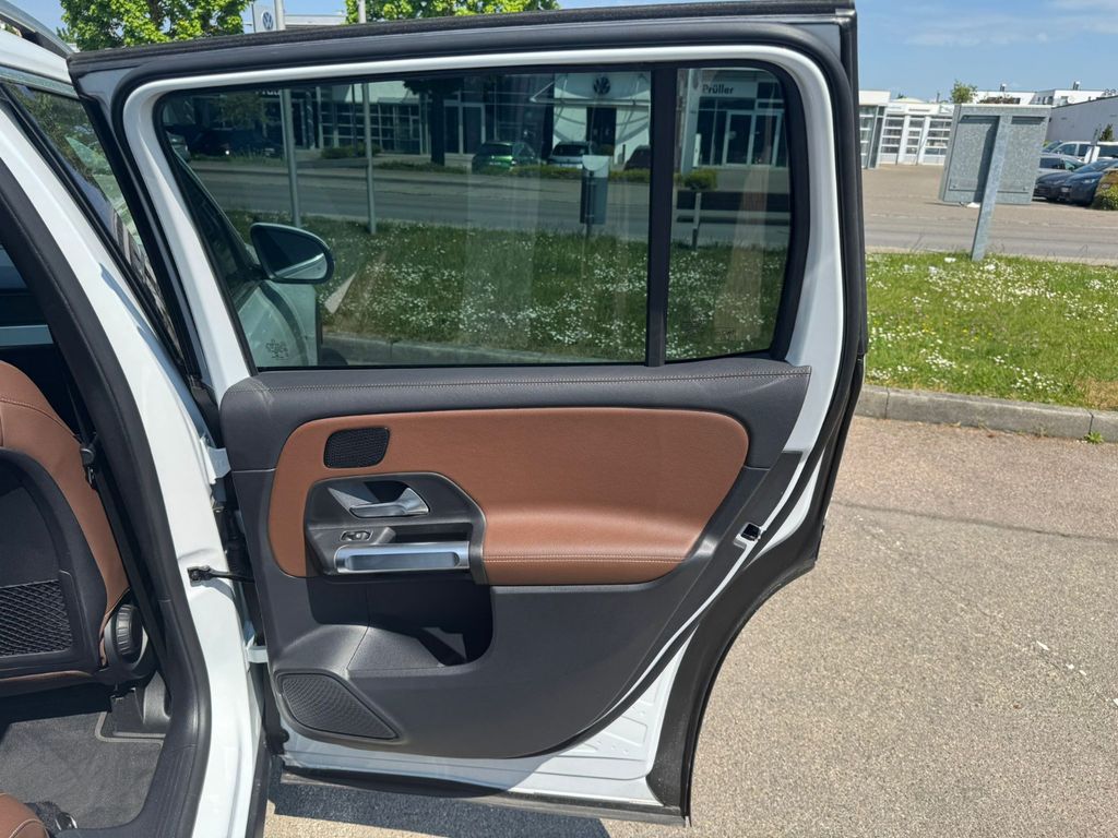 MERCEDES-BENZ GLB 200 31