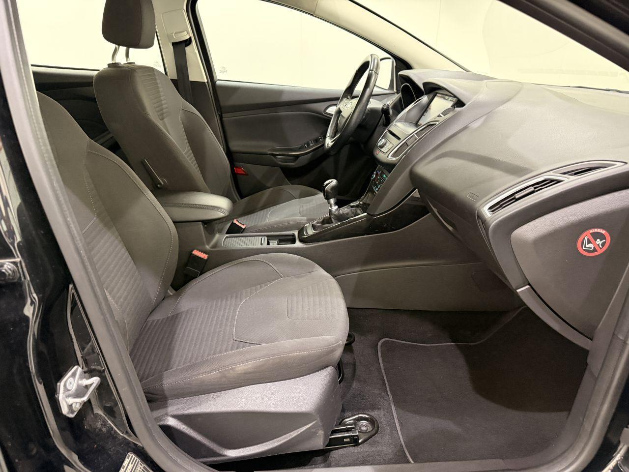 Ford Focus 2015 — фото 25