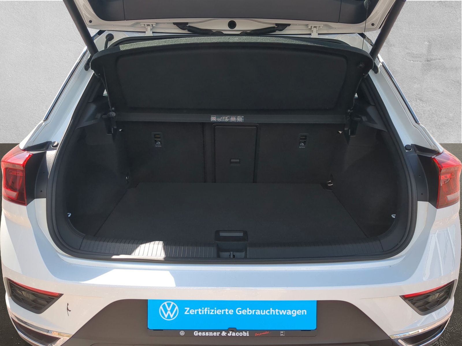 Fahrzeugabbildung Volkswagen T-Roc 1.5 TSI Sport Keyless Kamera AppConnect AC