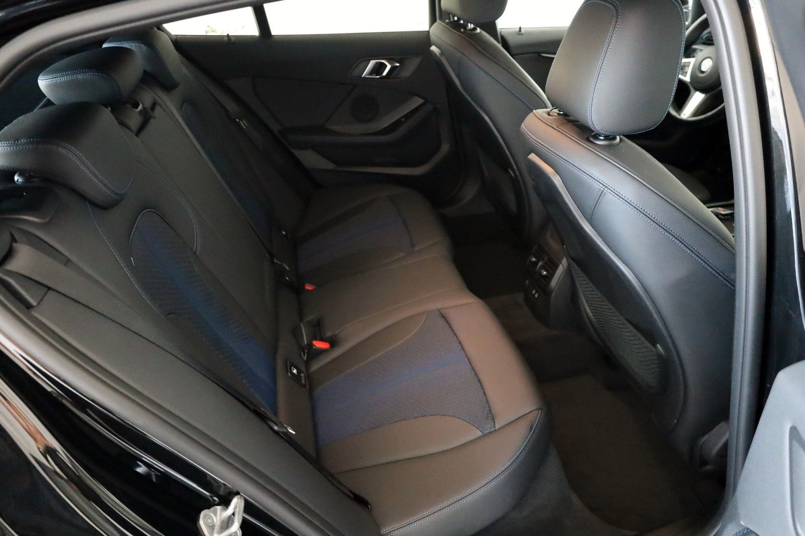 Fahrzeugabbildung BMW 120 i M Sport, T.Leder,Navi,LED,SH,Kamera,+WR