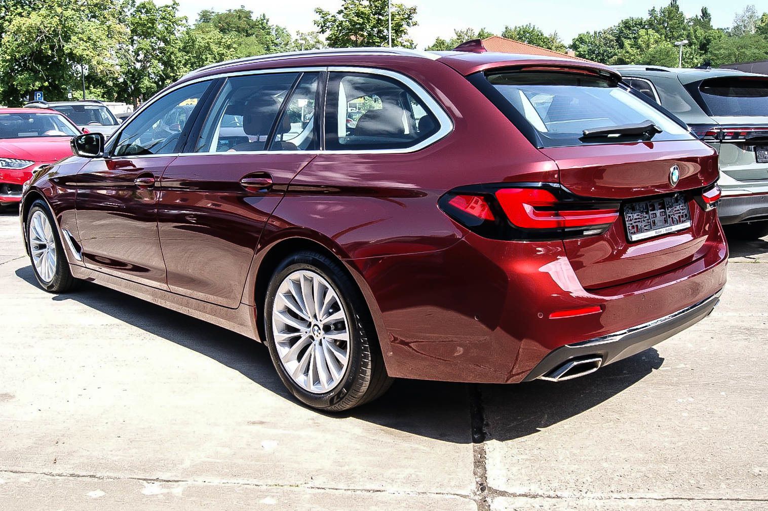 Fahrzeugabbildung BMW 530 d Touring H&K SOUND PANORAMA AVENTURINROT 3