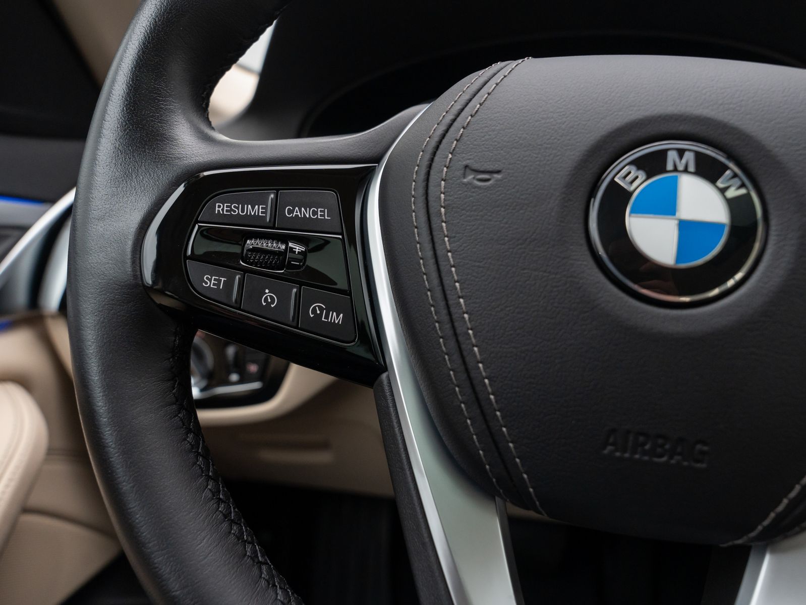 Fahrzeugabbildung BMW 520d Panorama 360&deg; HUD DAB Komfort Alarm AHK LED