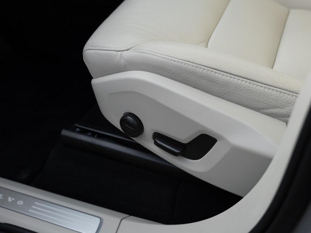 Volvo XC90 Recharge T8 AWD AHK ACC FACEL. STANDHZ LED
