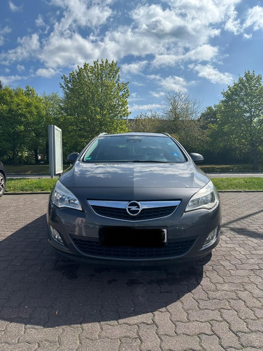 Opel Astra 2011 — photo 11