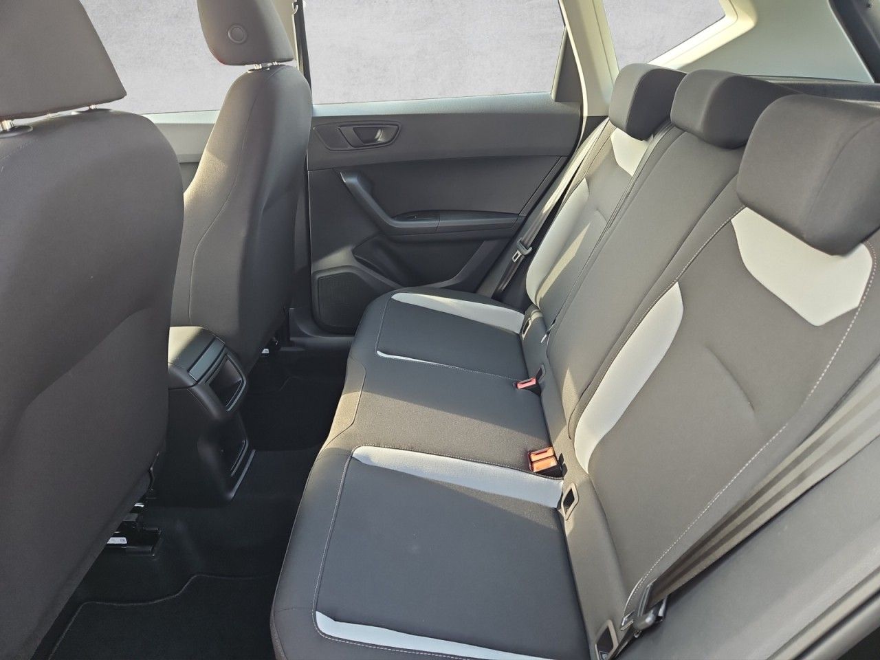 Fahrzeugabbildung SEAT Ateca Reference Edition - 5 Jahre Garantie uvm.