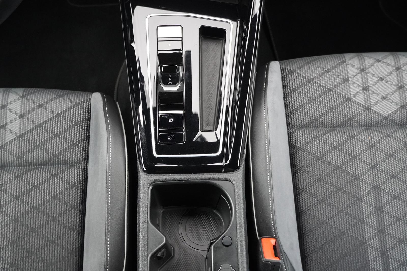Volkswagen Golf VIII 1.5 eTSI DSG R-Line LED Kamera, миниатюра 21