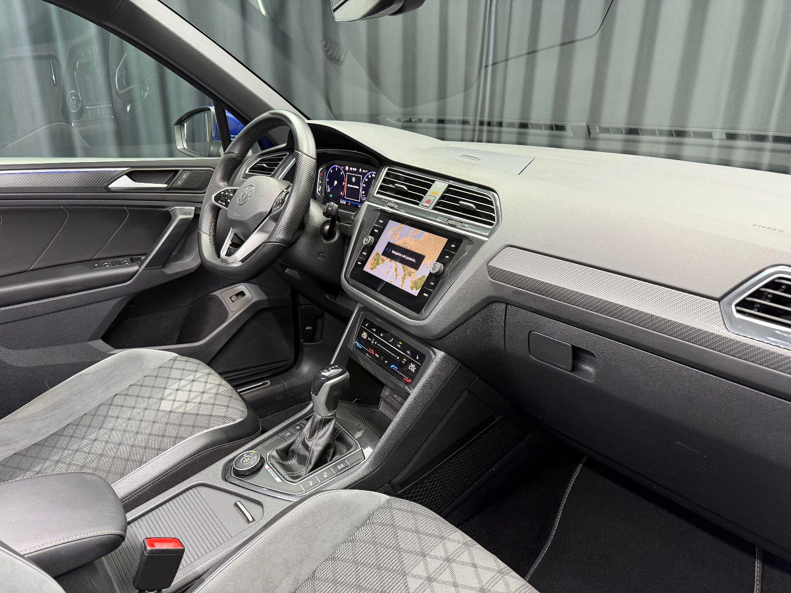 Fahrzeugabbildung Volkswagen Volkswagen Tiguan R-Line 4Motion|MATRIX|PANO|AHK