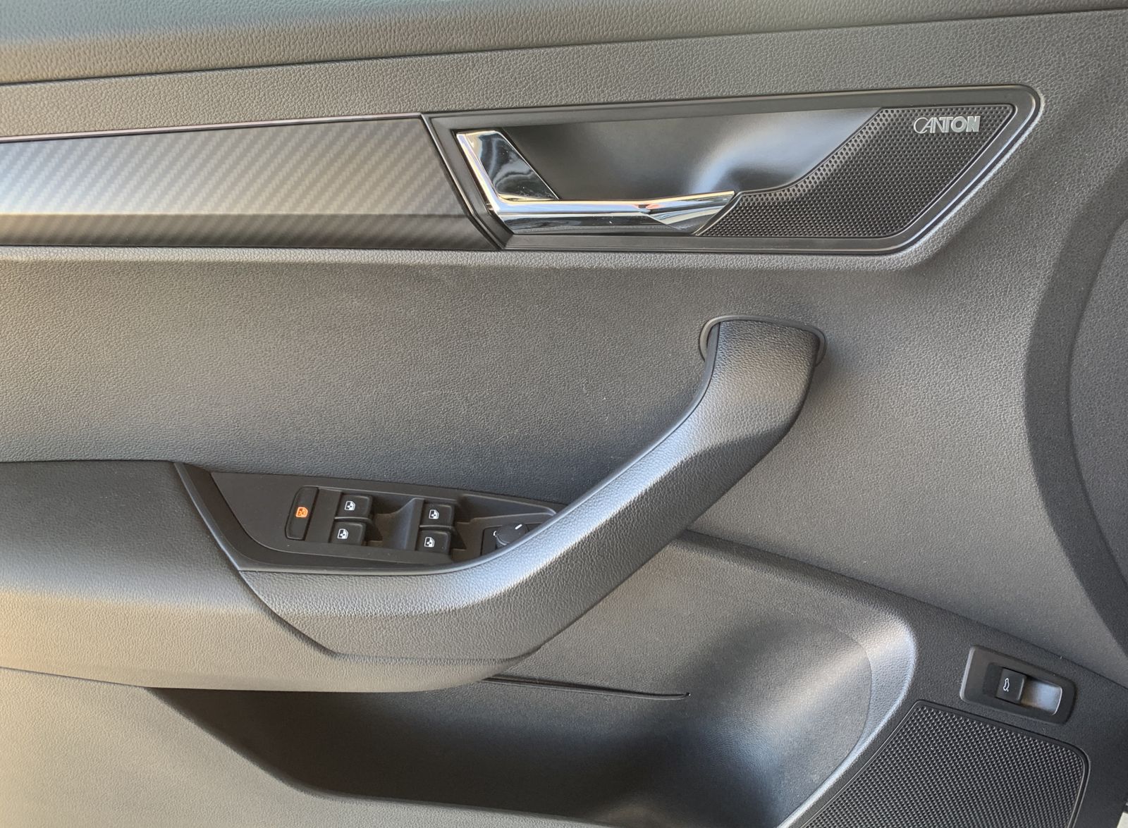 Fahrzeugabbildung SKODA Karoq 2.0 TDI*Sportline*4x4*AHK*LED*CANTON*ACC*