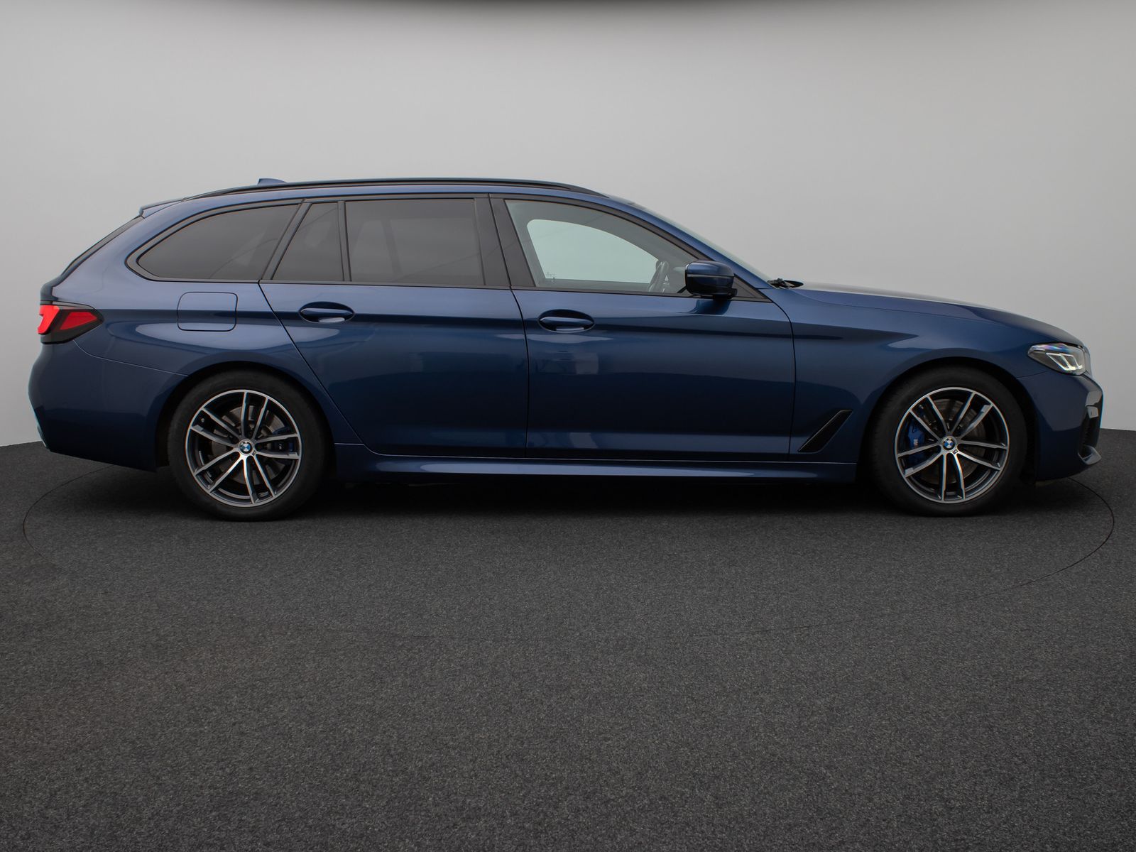 Fahrzeugabbildung BMW 530d M Sport Panorama Kamera Laser HUD DAB H/K