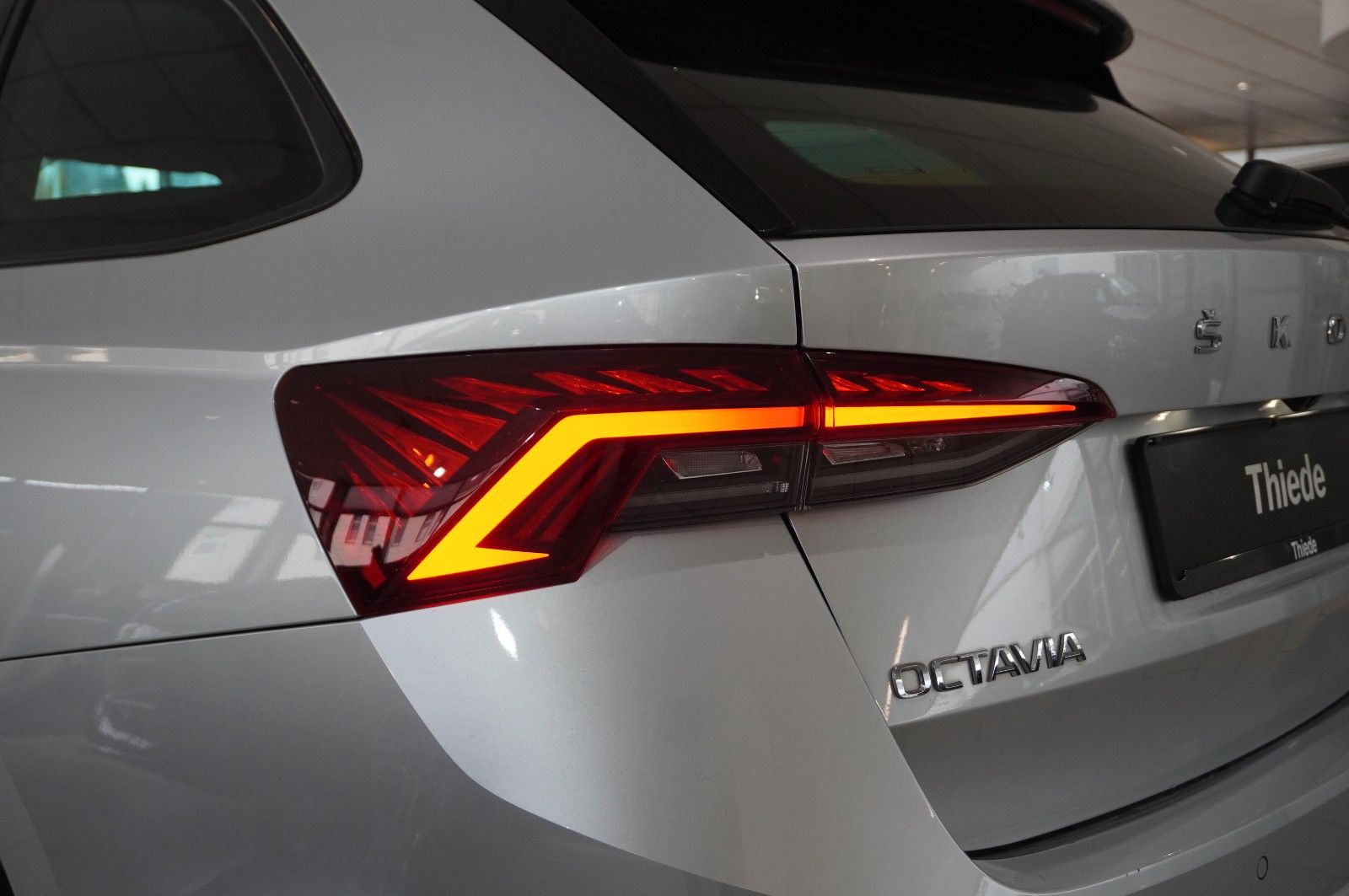 Fahrzeugabbildung SKODA Octavia Combi 2.0 TDI AMBITION NAVI/LED/KAMERA