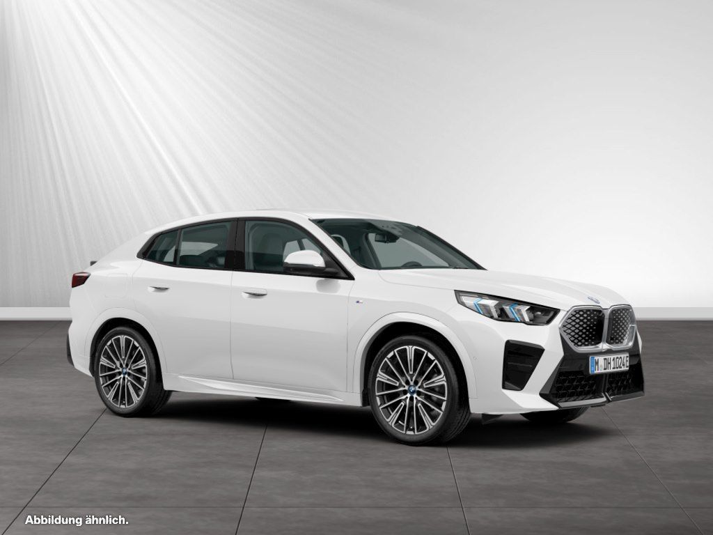BMW iX2 - Bild 12