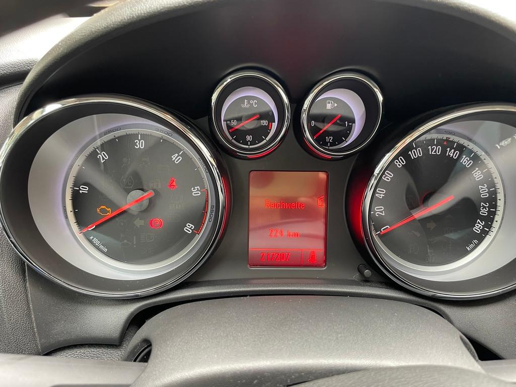 Opel Astra 2011 — photo 6