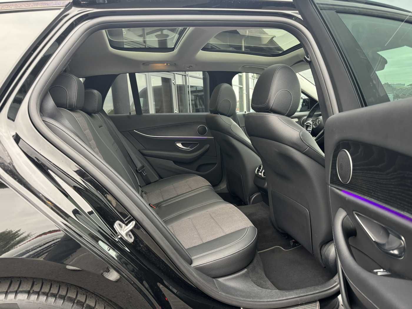Fahrzeugabbildung Mercedes-Benz E 300de T AMG+Pano+DistrPlus+Night +AHK+360+Ambi