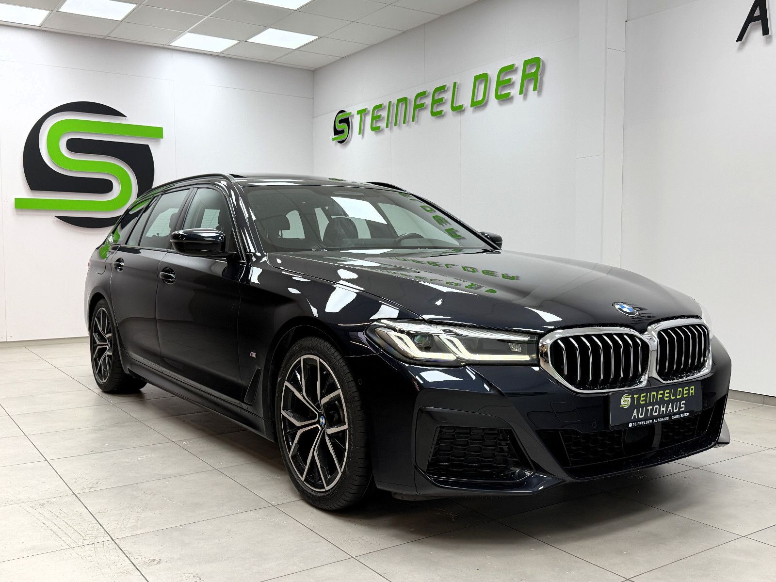 BMW 520 d M Sport SHADOW LINE / PANORAMA / ACC