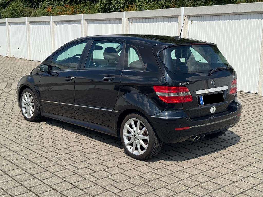 Mercedes-Benz B 200