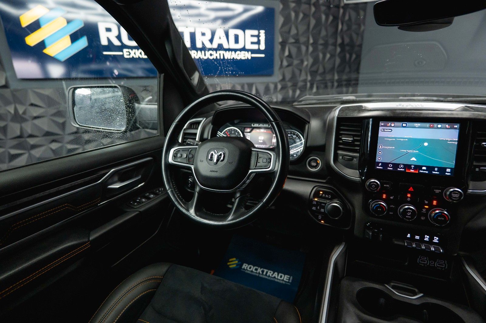 Fahrzeugabbildung Dodge RAM 5.7 V8 HEMI 4x4 OFFROAD Night-Paket *LED*19%