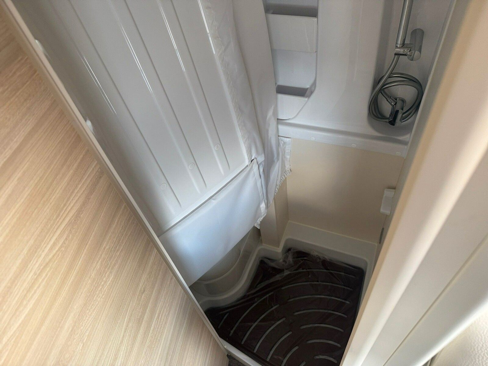 Fahrzeugabbildung Eura Mobil Van V 595 HB Klimaautomatik, Fahrassistenzpaket