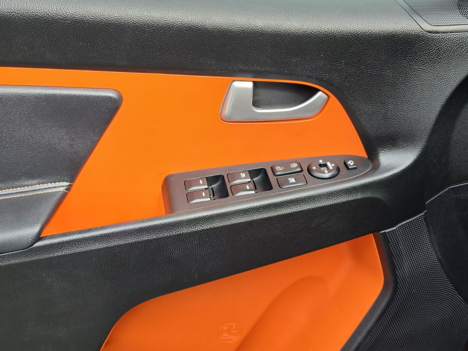 Fahrzeugabbildung Kia Sportage  ALLRAD 4X4 AUTOMAT/PANORAMA/NAVI/XENON