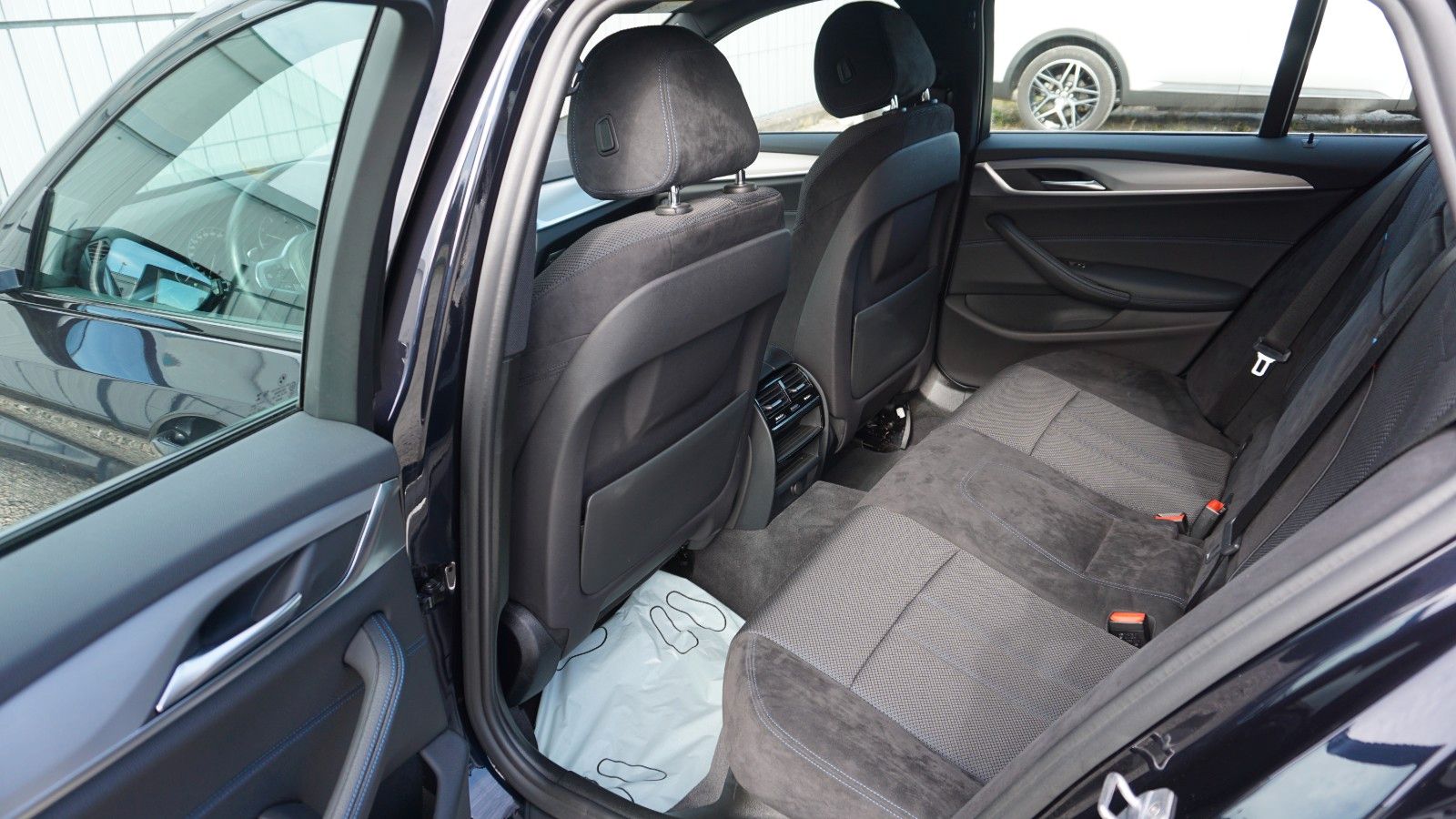 Fahrzeugabbildung BMW 520d xDrive Touring M Sport Navi,LED,Kamera,SH