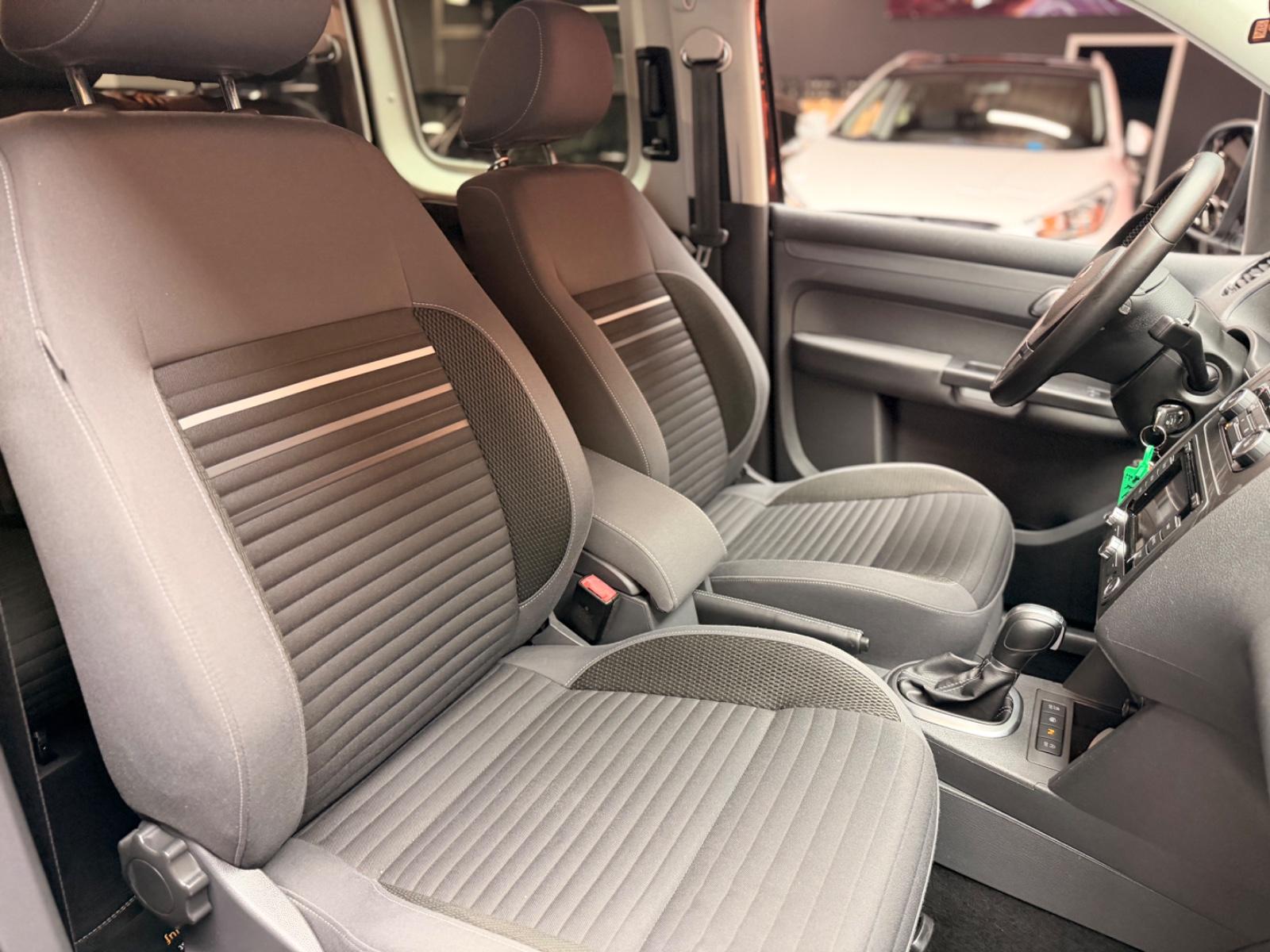 Volkswagen Caddy Maxi Kombi / Navi /7-Sitzer/Rollstuhl-Kran