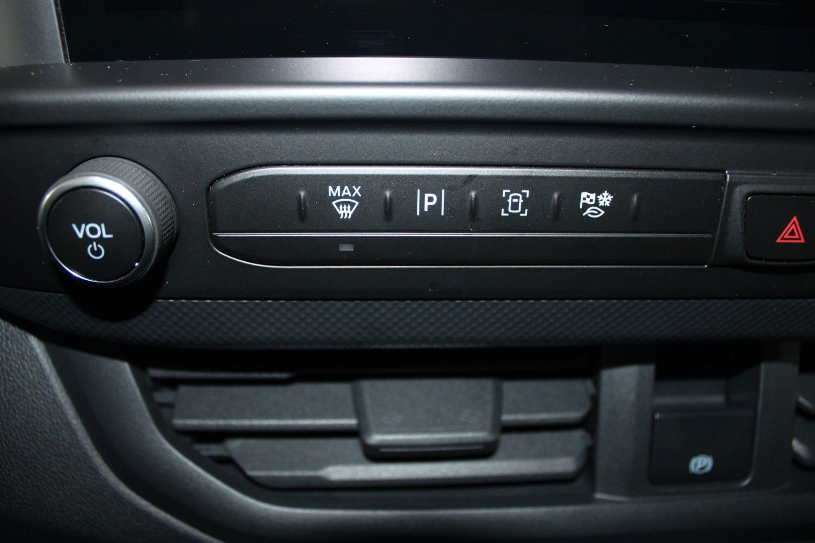 Fahrzeugabbildung Ford Transit Custom L1 Kasten LED AHK TechnologiePak2