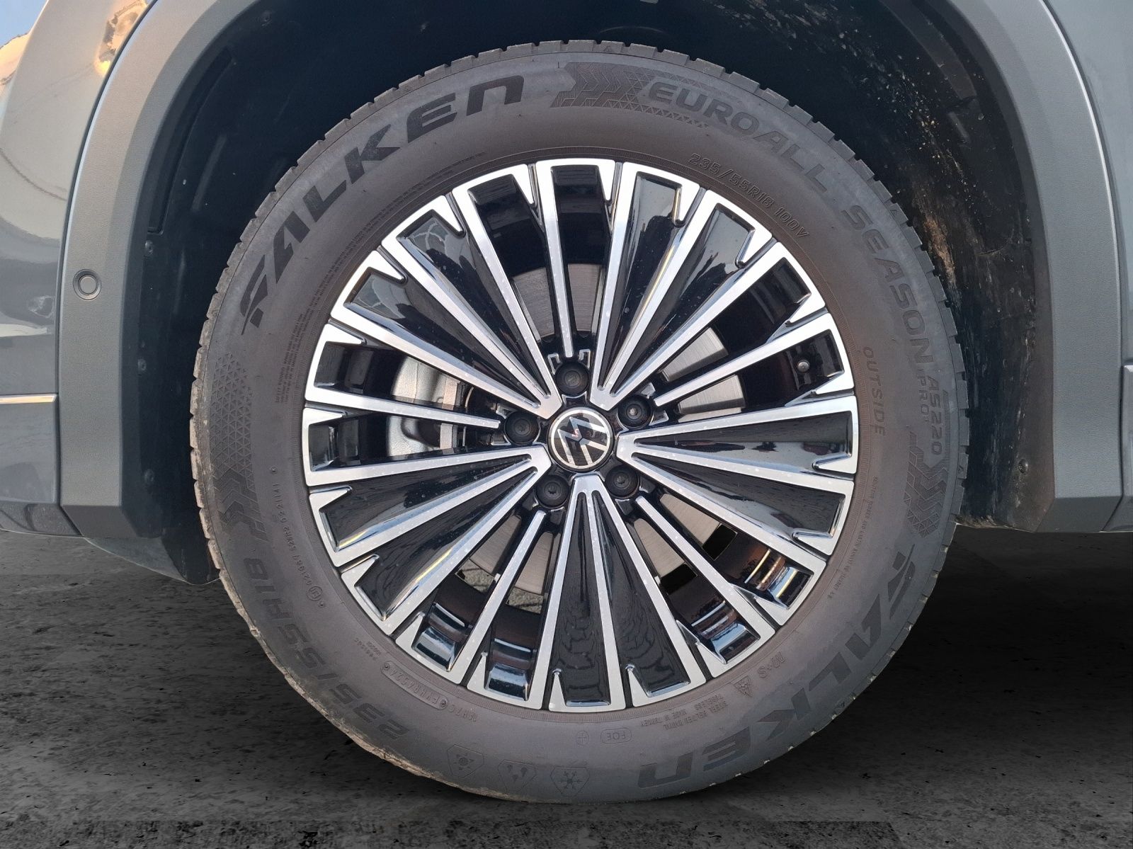 Fahrzeugabbildung Volkswagen Tayron eTSI Life DSG LED AHK NAvi AID ACC RFK SH
