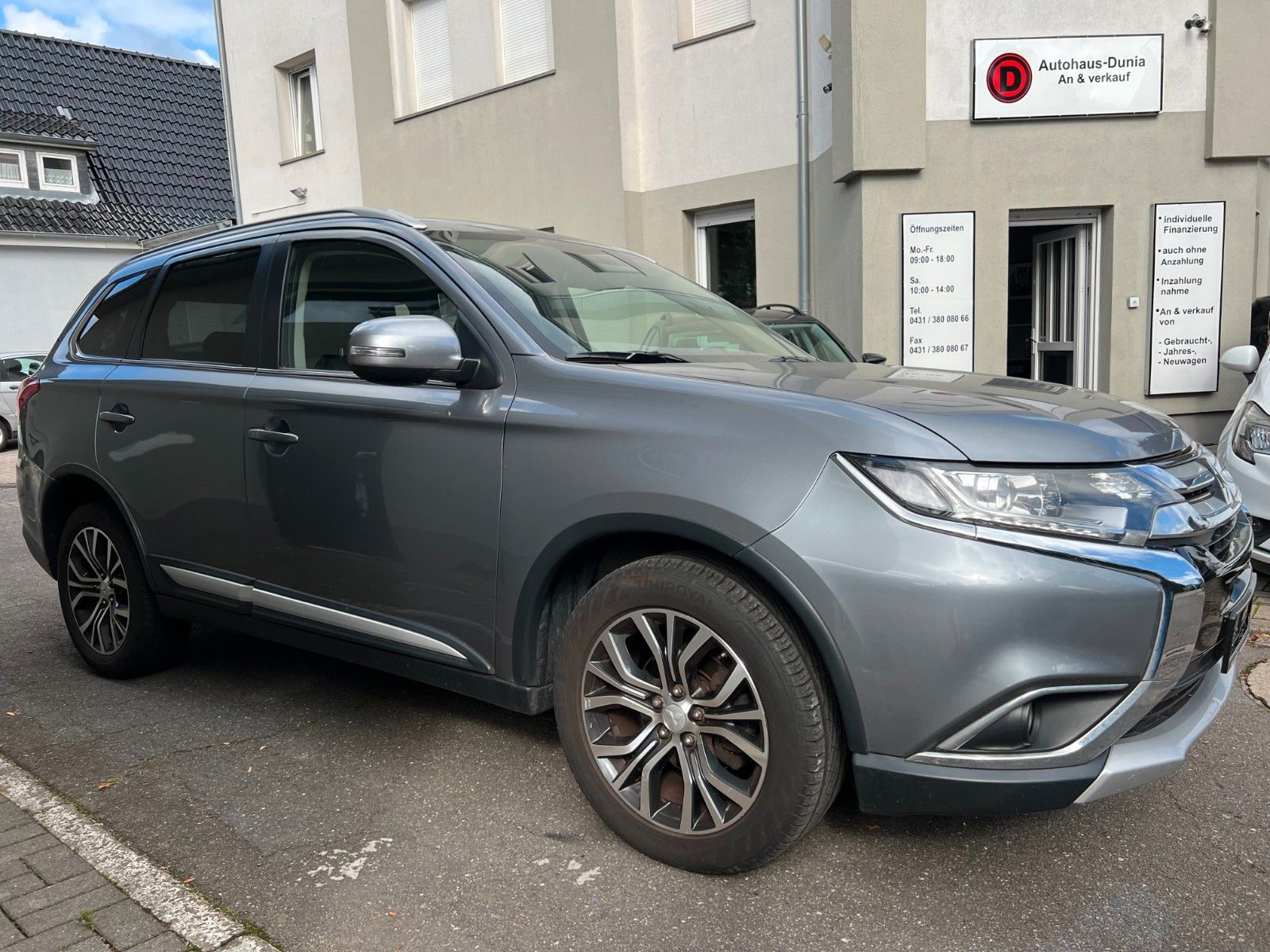 MITSUBISHI Outlander