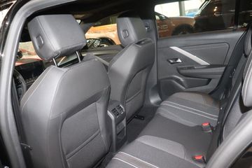 Fotografie 7 des Opel Astra 1.2 Turbo Automatik GS