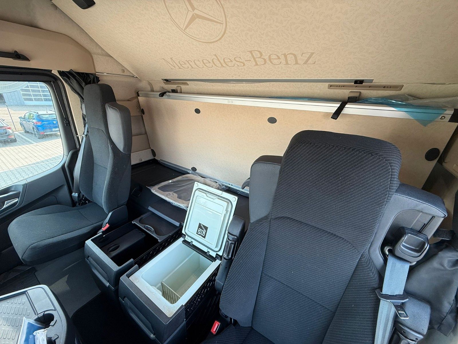 Fahrzeugabbildung Mercedes-Benz Actros 1848 LS BigSpace mit ADR