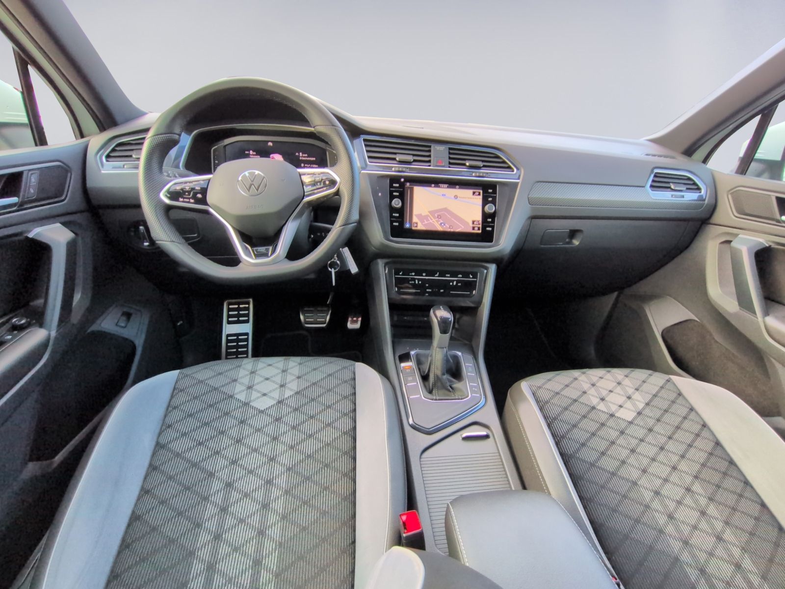 Tiguan 1.5 TSI DSG R Line KAMERA+MATRIX+NAVI