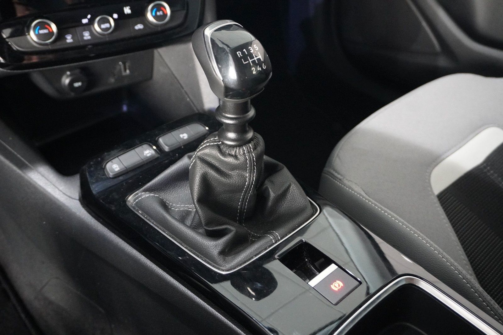 Fahrzeugabbildung Opel Mokka ELEGANCE 1.2T NAVI/LED/KAMERA/SPORT/DAB+