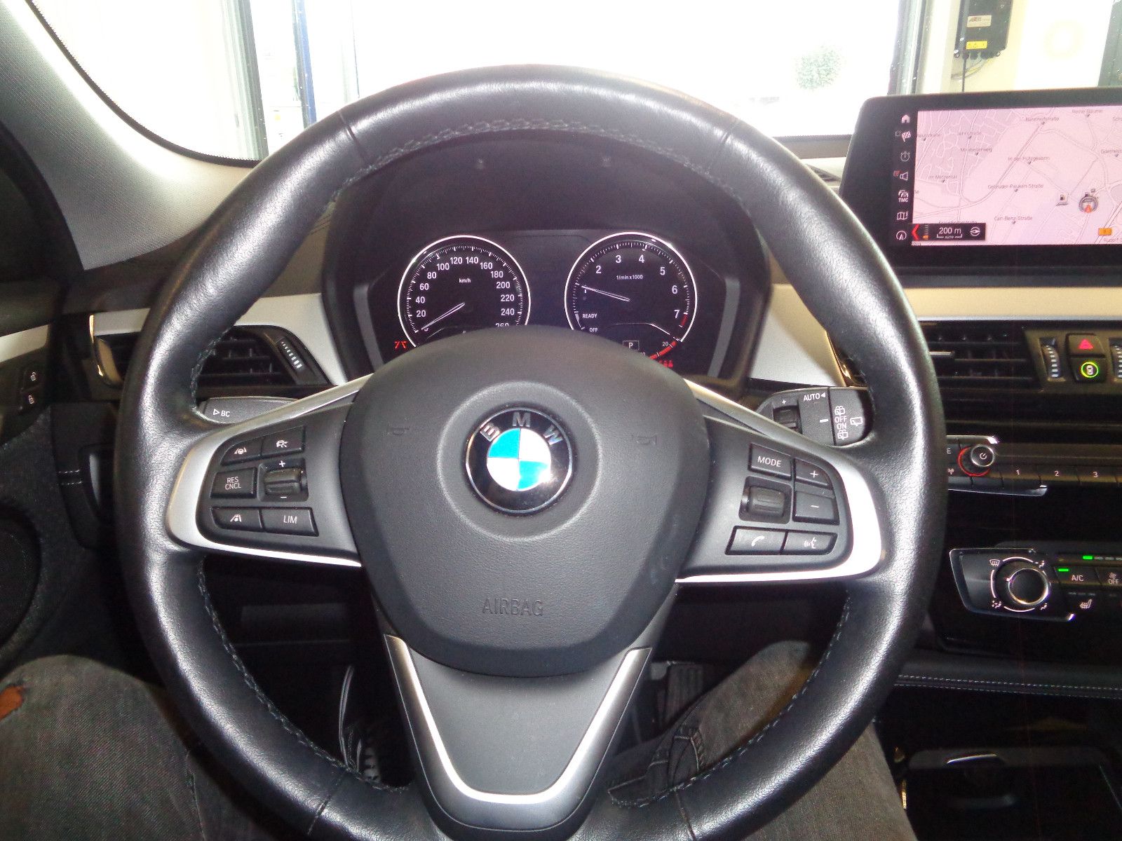 Fahrzeugabbildung BMW X2 sDrive 18 i /LED/NAVI/KAMERA