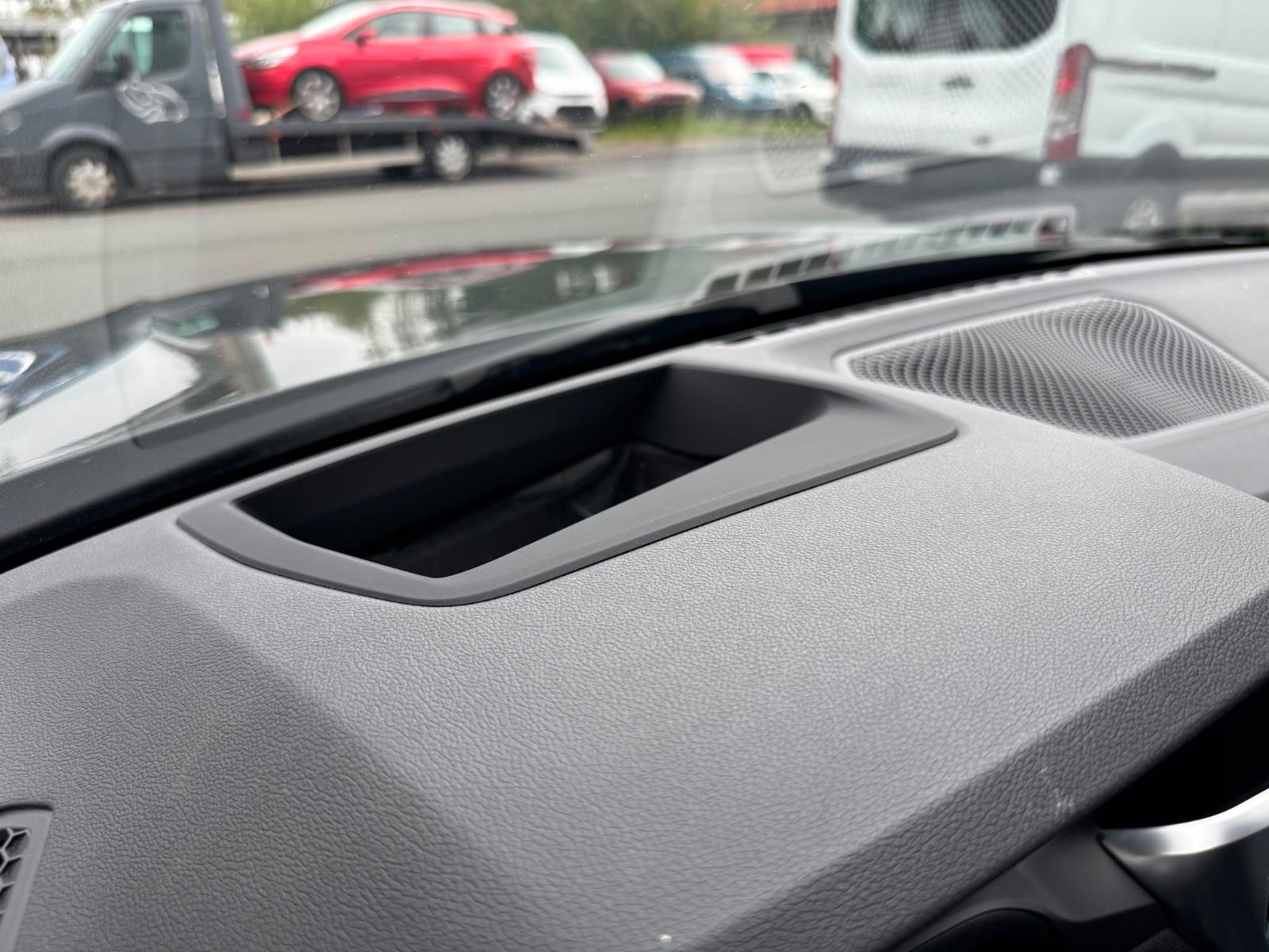 BMW 320e Touring  Advantage